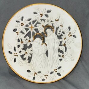 Lenox Porcelain Nativity Plate with Gold Highlights (The Holy Family)